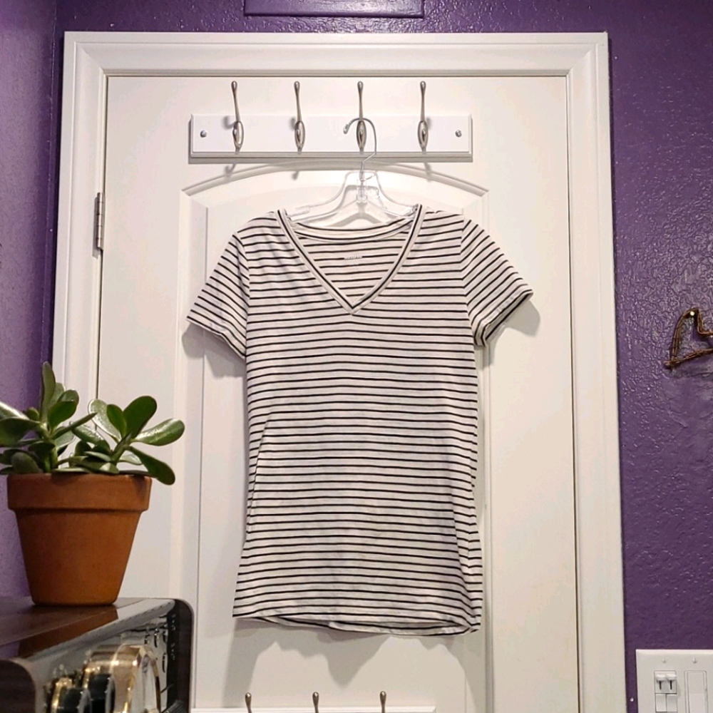 mossimo striped v-neck ☆